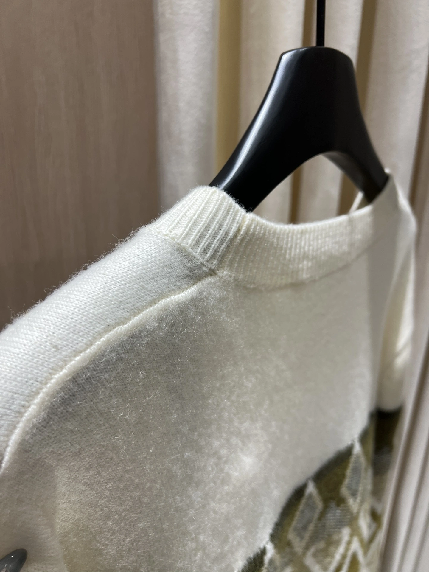 wg.luxury- 7o9385r embroidery wool item:E-F140I2752H